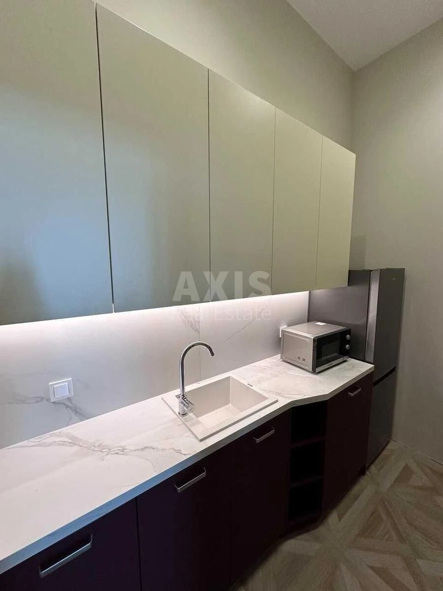 Office vul. Rustaveli Shota 15Б, 135m26610817