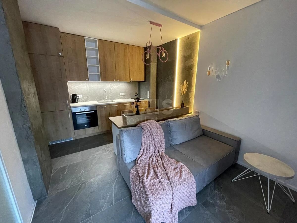 1k apartment vul. Saljutna 2Б666031