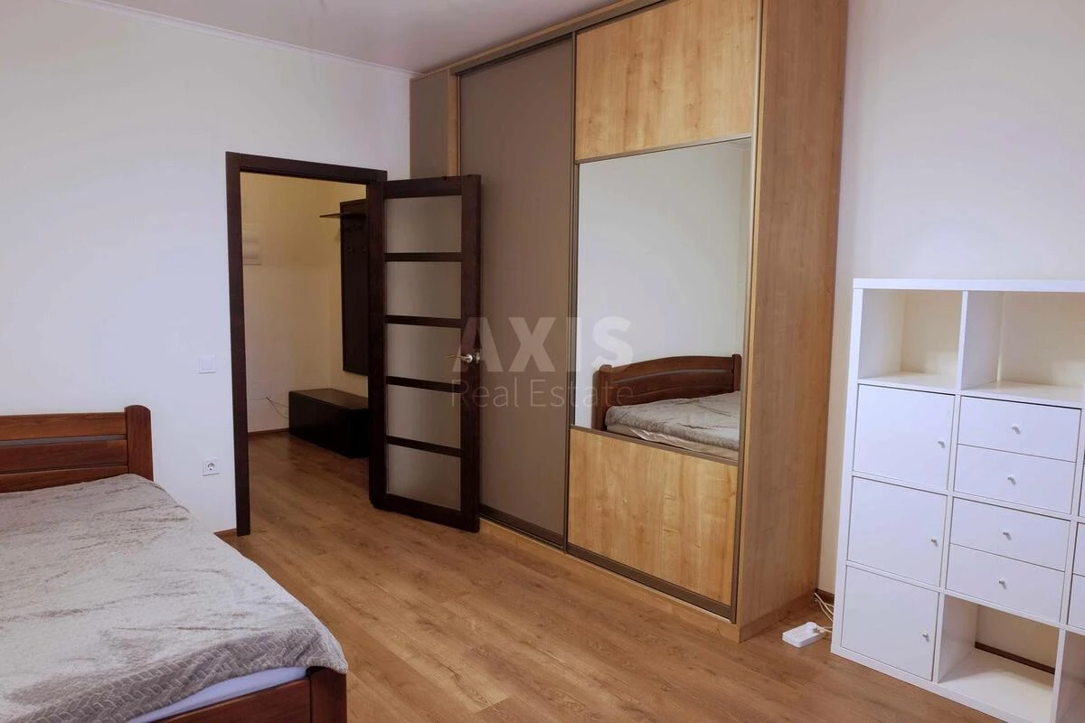 1k apartment pr-t Berestejskij 67655105