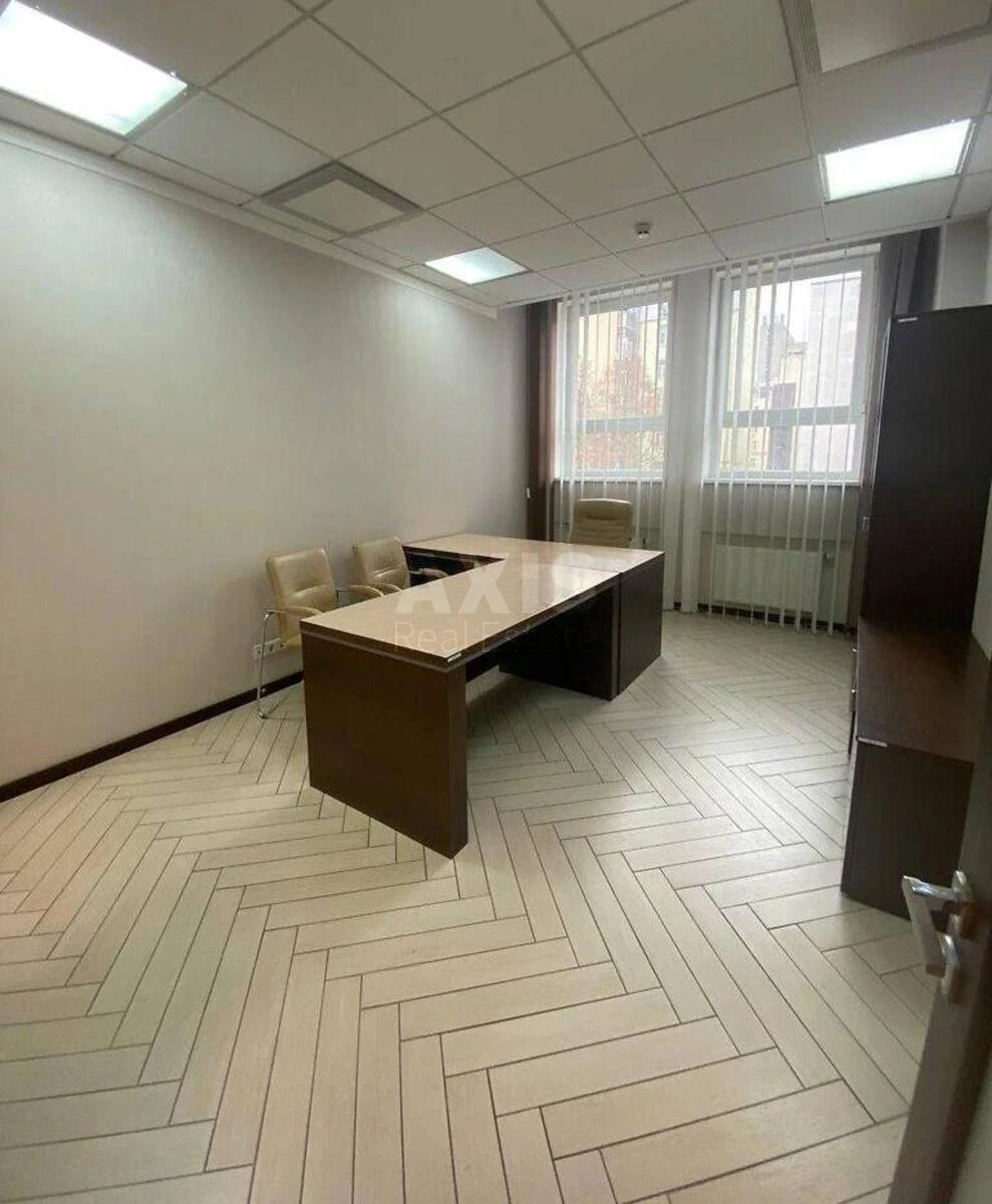 Office vul. Rustaveli Shota 44, 132m2641012