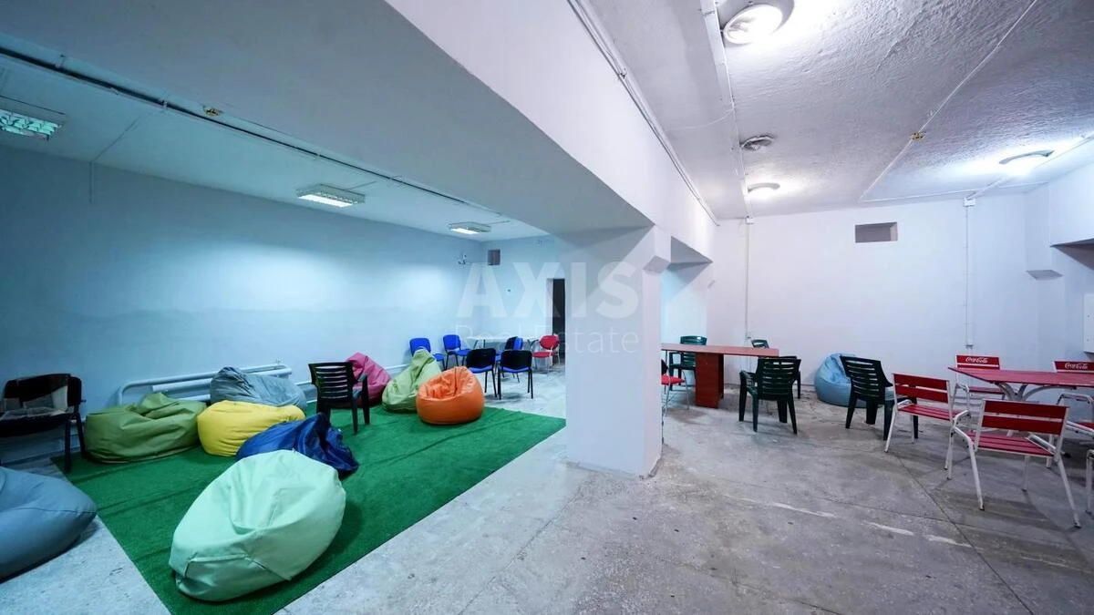 Офис пр-т Бандеры Степана 16Б, 564м26923620