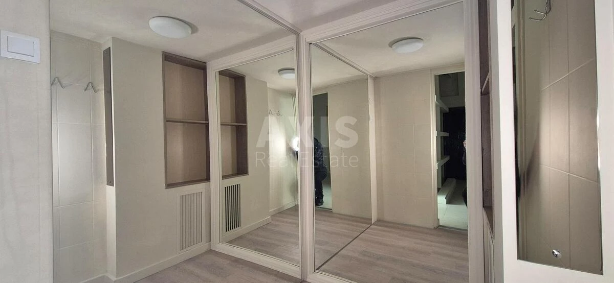 Office vul. Rustaveli Shota 21, 122m2666645