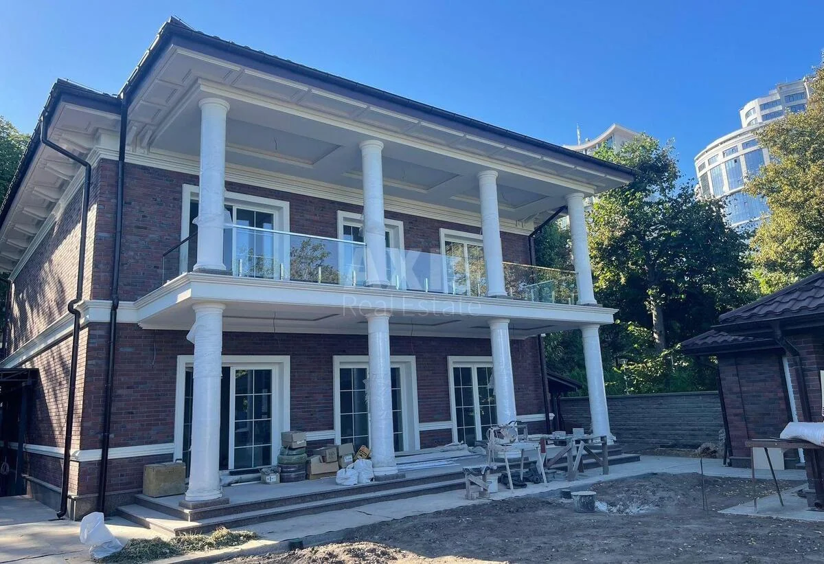 House vul. Buslivs'ka, 475m2, Kyiv city