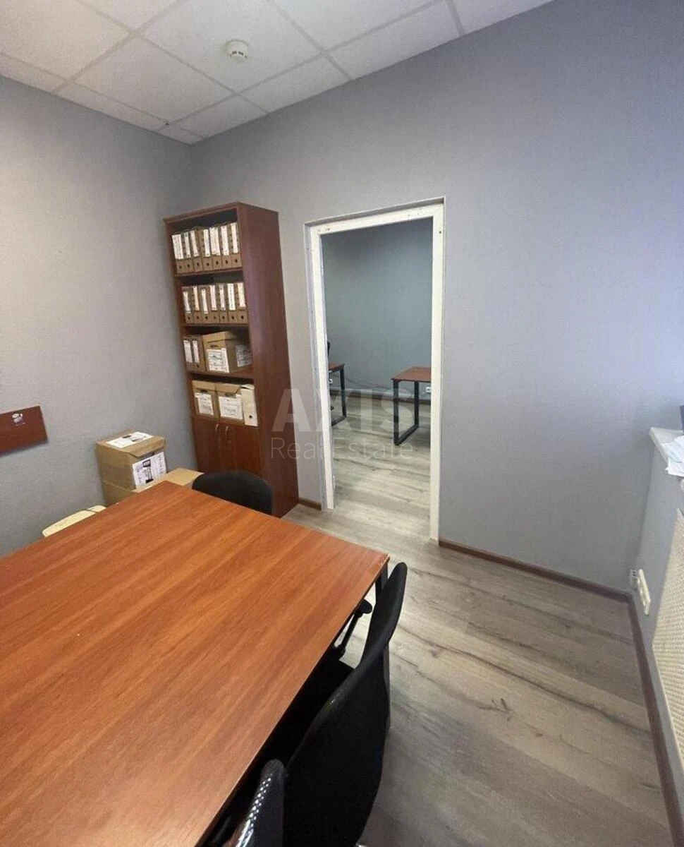 Офис пл. Леси Украинки 34, 43м2652555