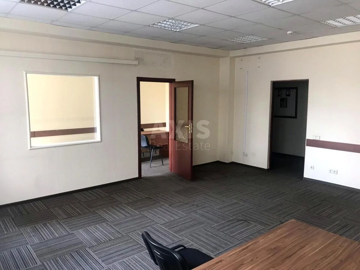 Office shose Stolychne 100, 63m267811