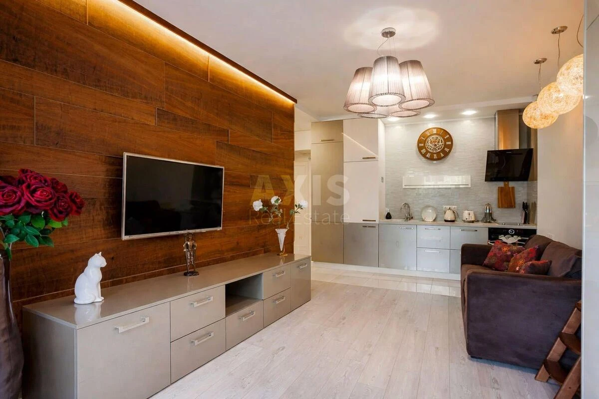 1k apartment vul. Lavrs'ka 8650942