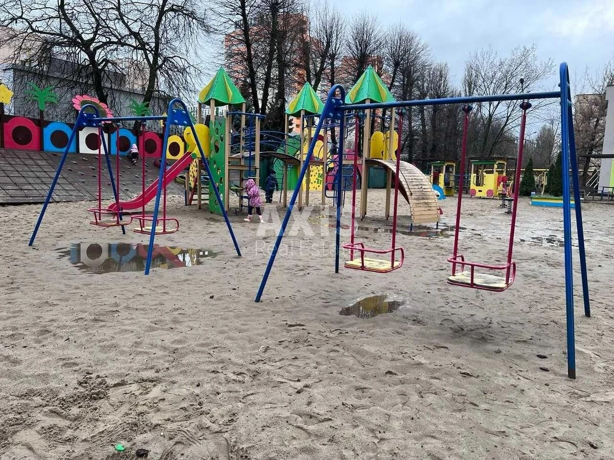 2к квартира ул. Виталия Скакуна 216161512