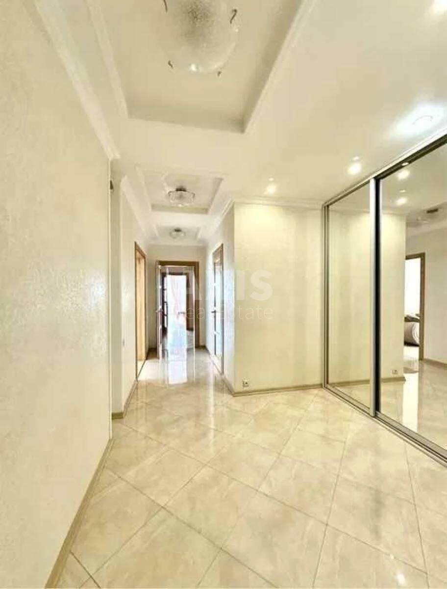 4k apartment vul. L'vivs'ka 22688157
