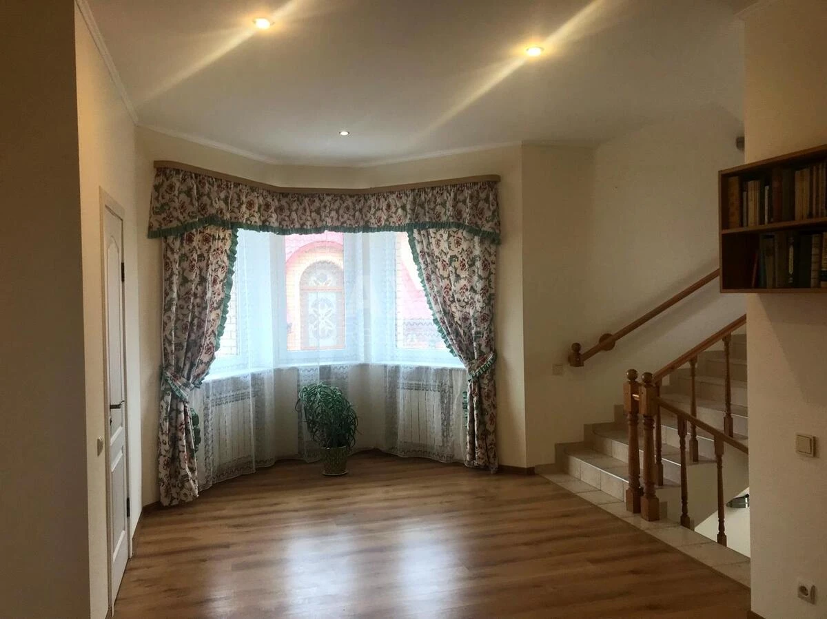 Дoм ул. Богатырская, 438м2, город Киев7042512