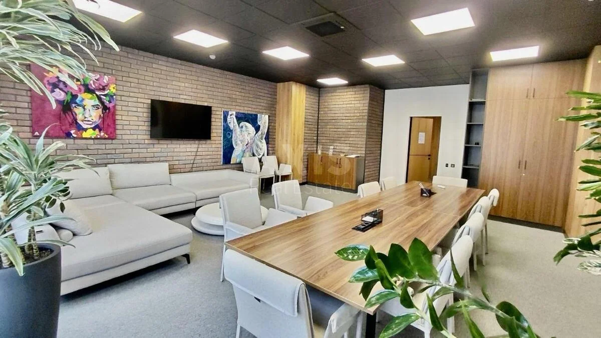 Office vul. Lypkivs'kogo Vasylja Mytropolyta 45, 55m2