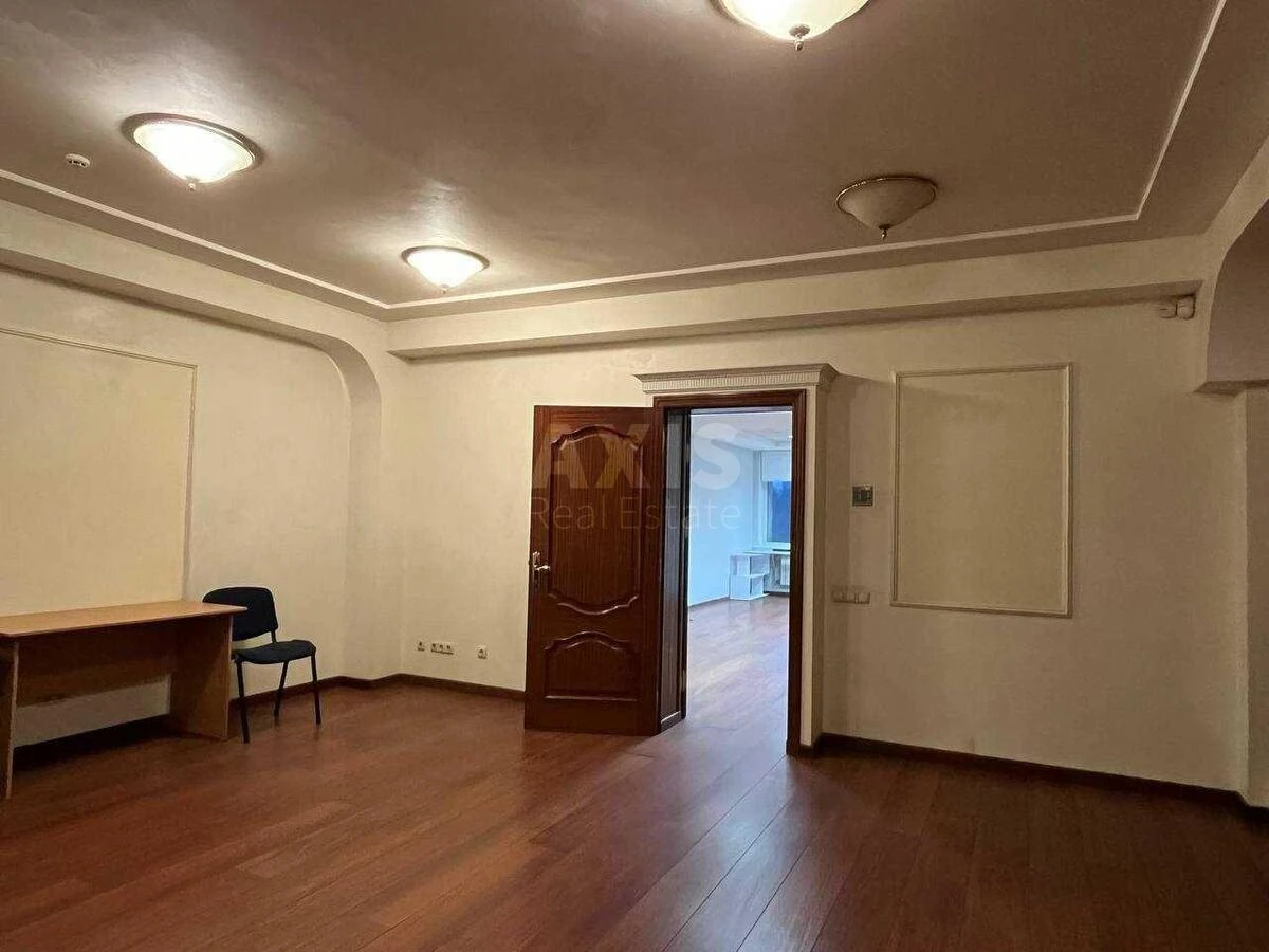 Office bul. Mykoly Mikhnovskoho 19, 233m2698094