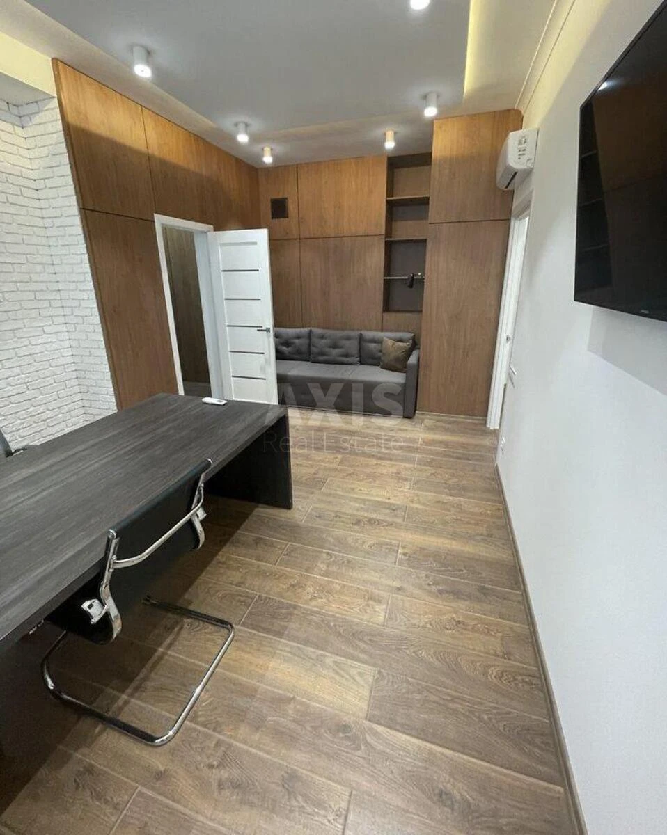 Office pl. Lesi Ukrai'nky 34, 44m265256