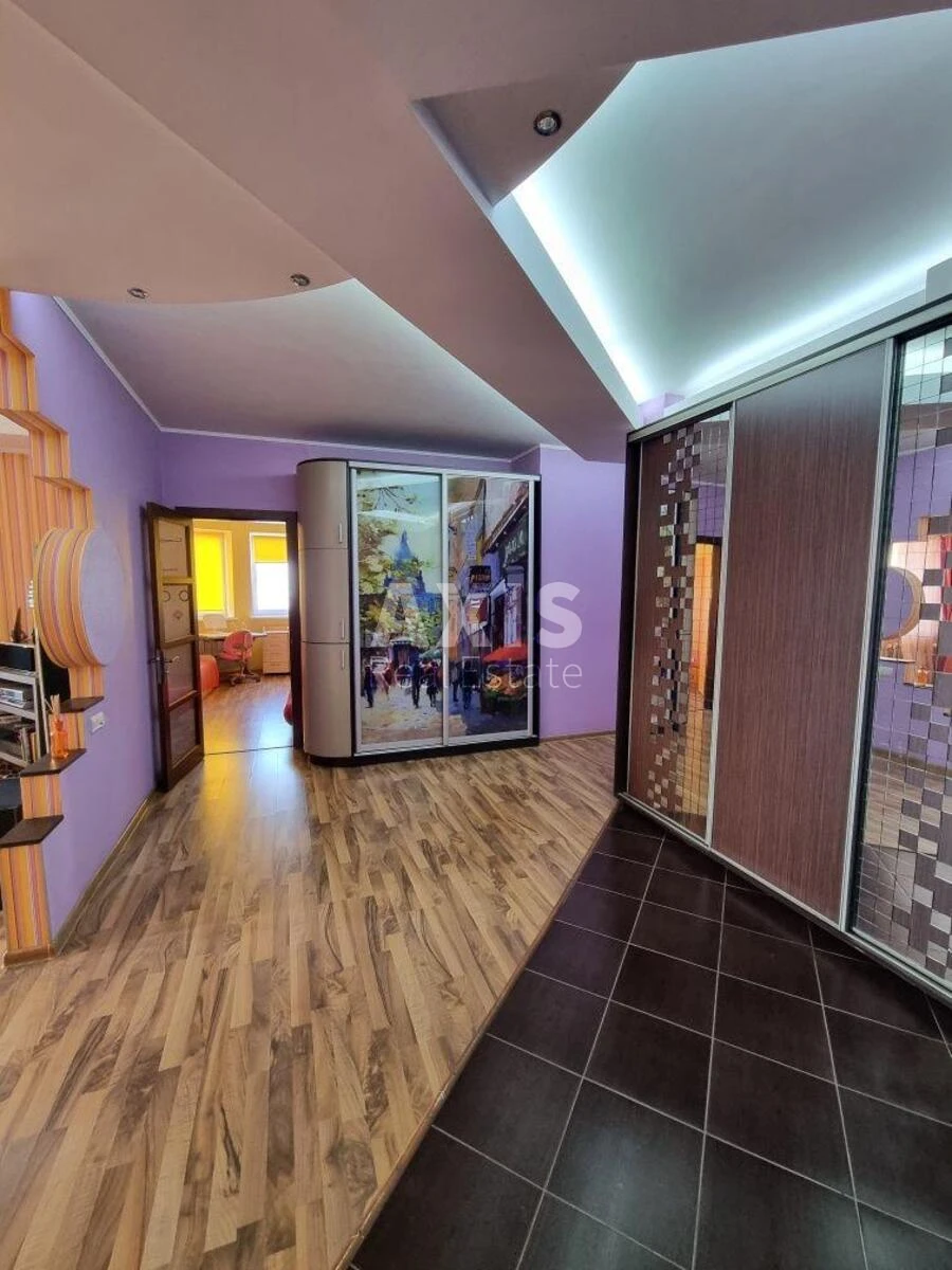 3k apartment vul. Ahmatovoi' Anny 136118011