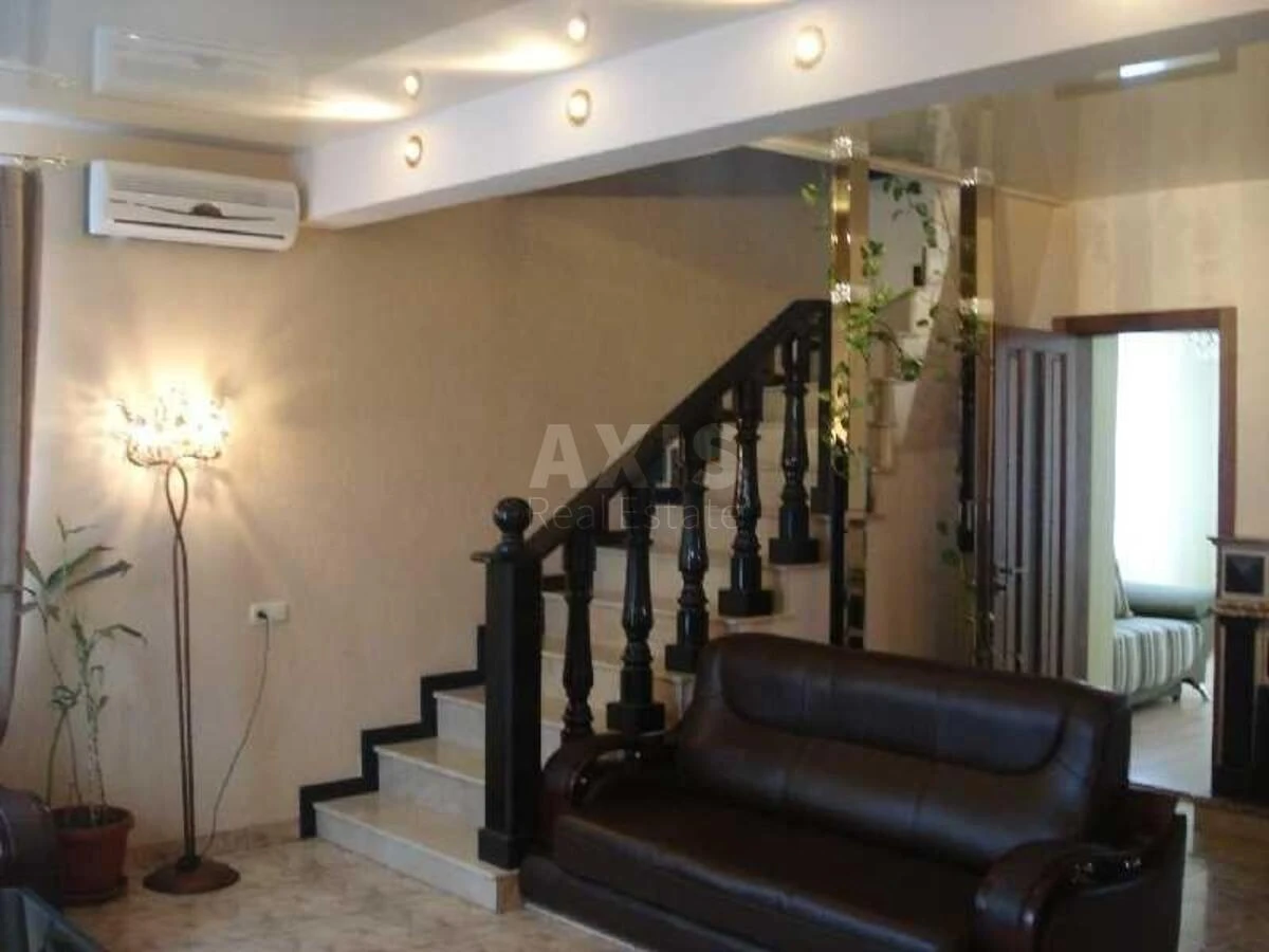 House vul. Prodol'na 1-a, 270m2, Kyiv city625472