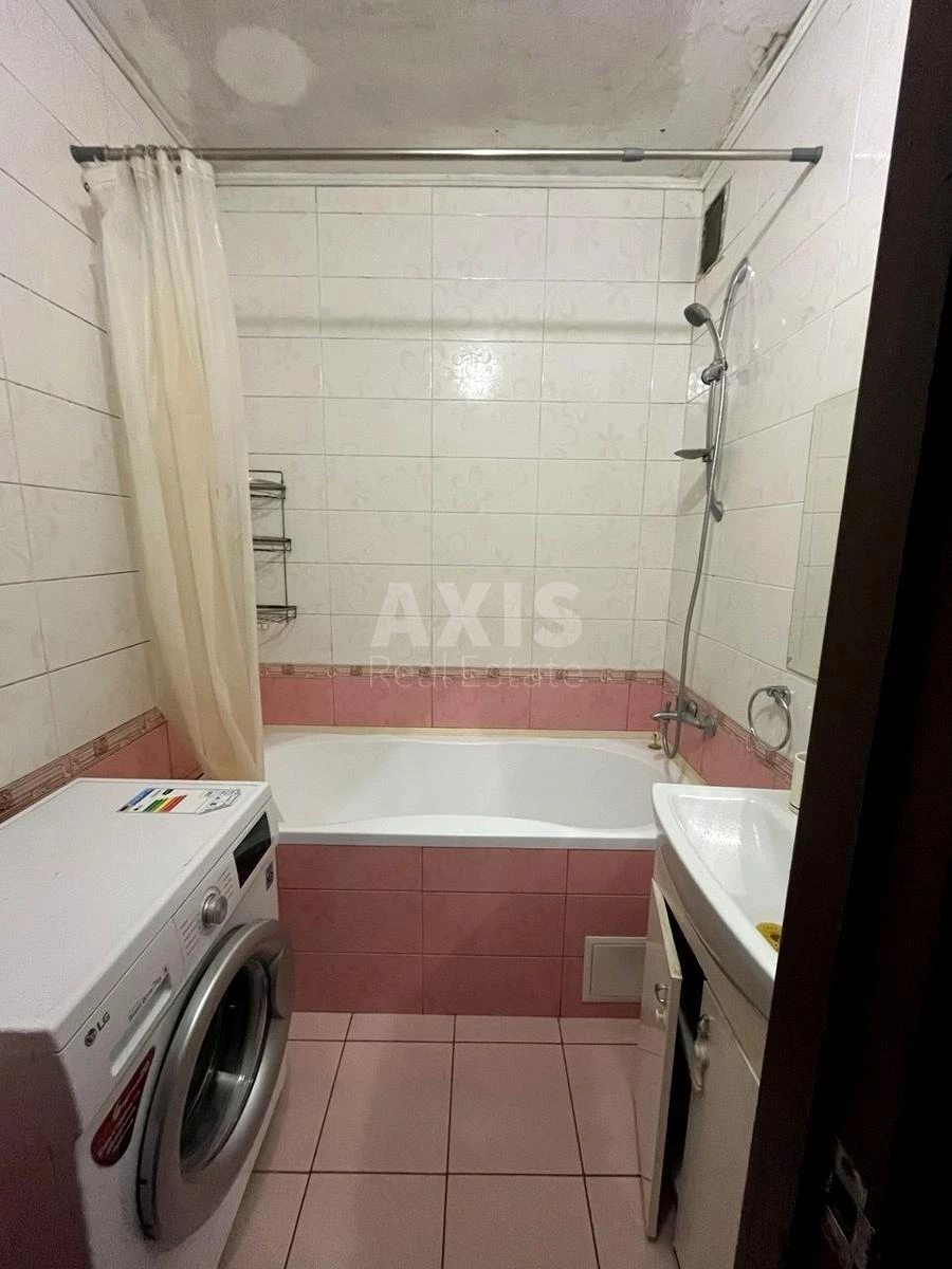 2k apartment vul. Urlivs'ka 9704009