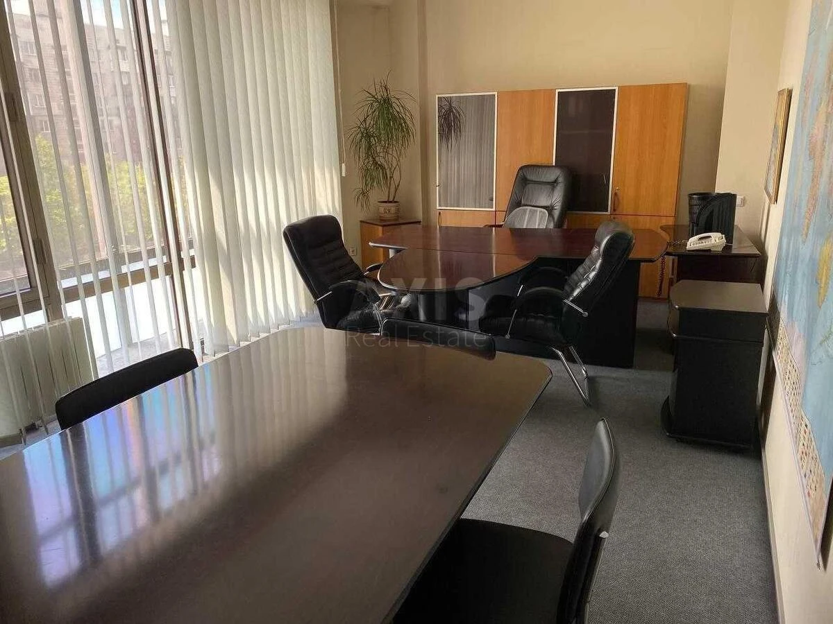 Office vul. Kyrylivs'ka 160, 517m2598902