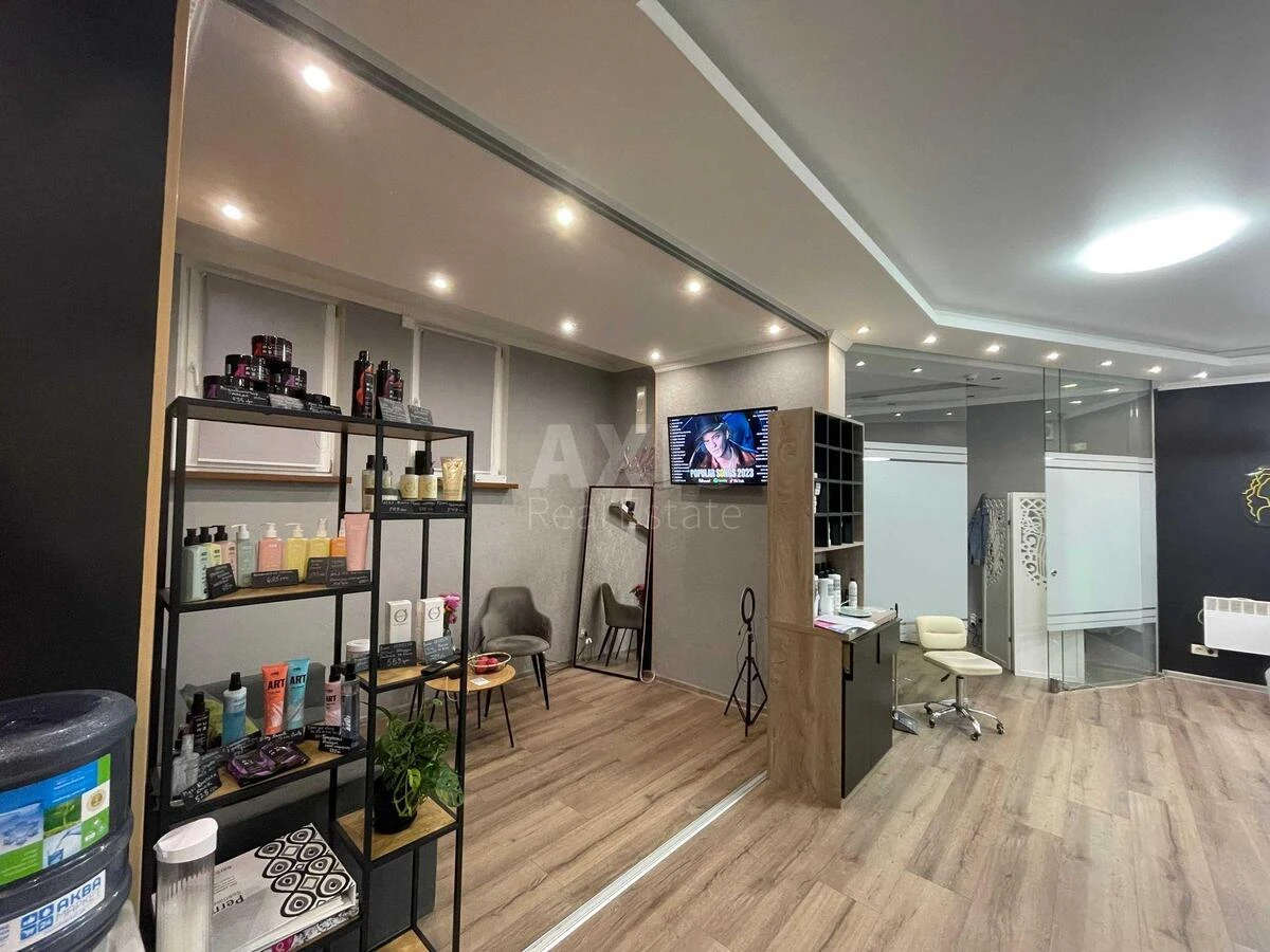 Trade object vul. Ahmatovoi' Anny 32/18, 70m2544644