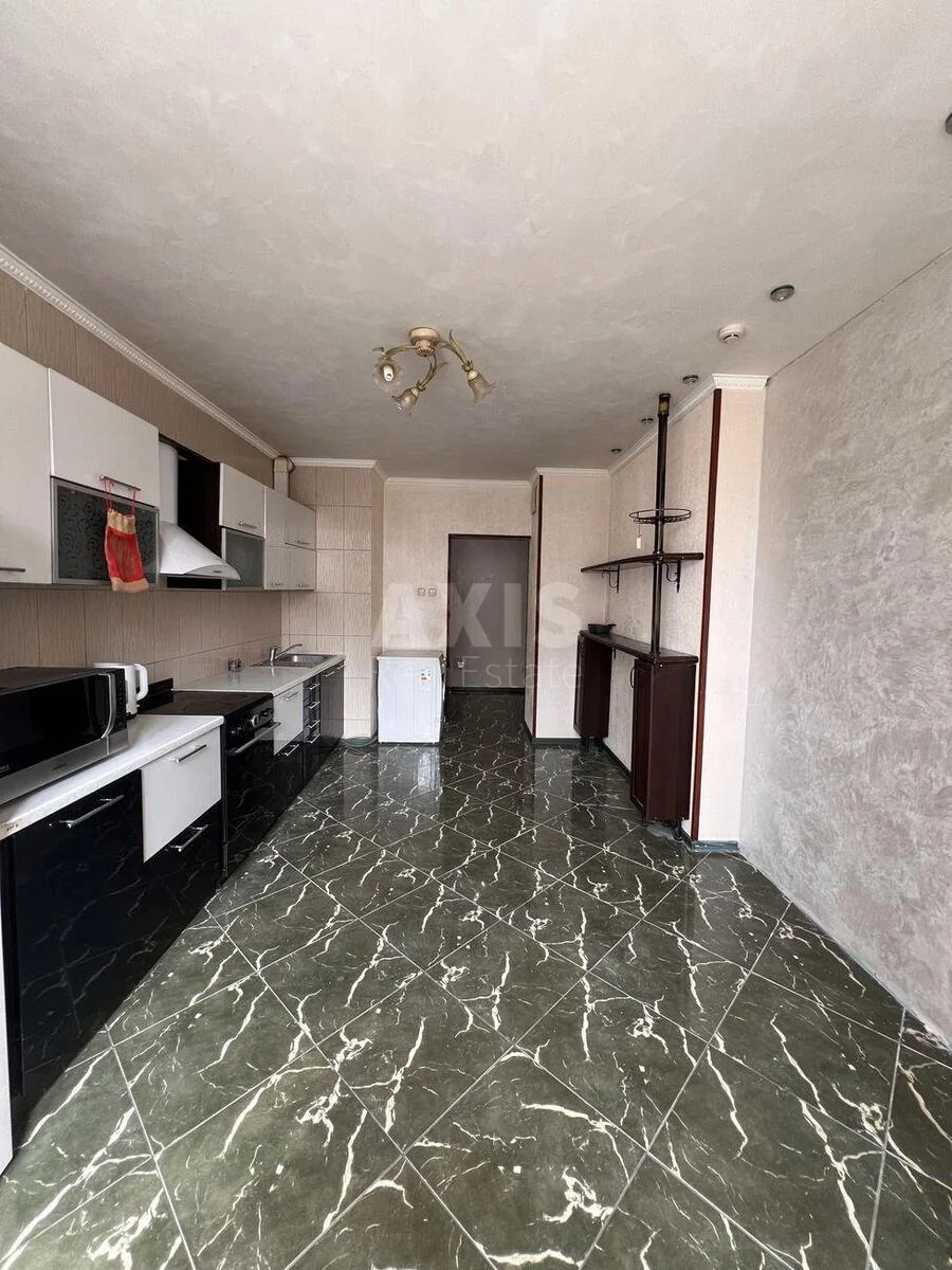 2k apartment vul. Sribnokil's'ka 1