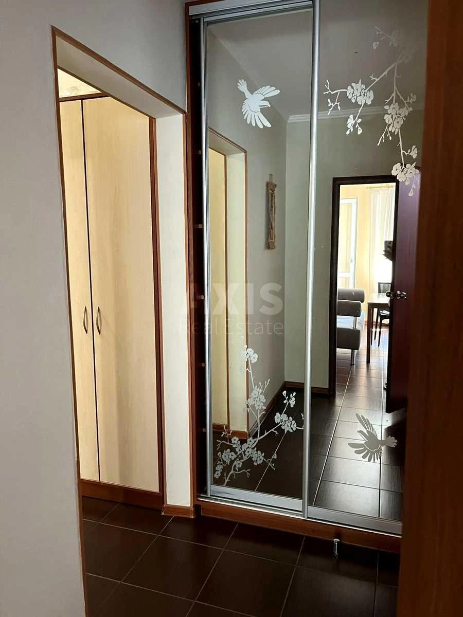 2k apartment vul. Urlivs'ka 9704008