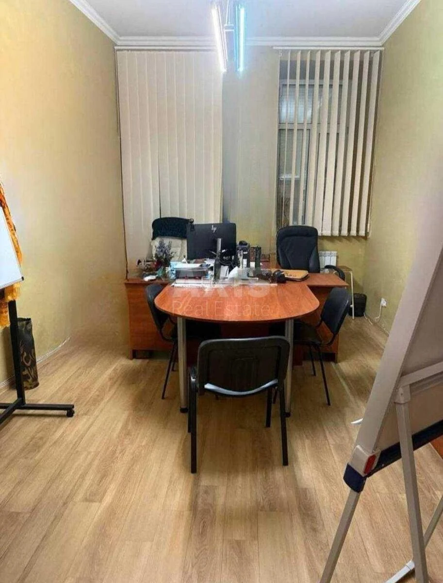 Объект торговли ул. Межигорская 32, 67м2646860