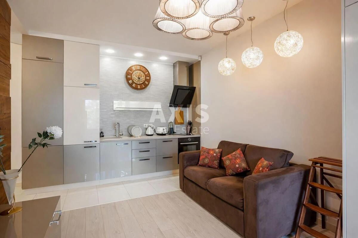 1k apartment vul. Lavrs'ka 8650940