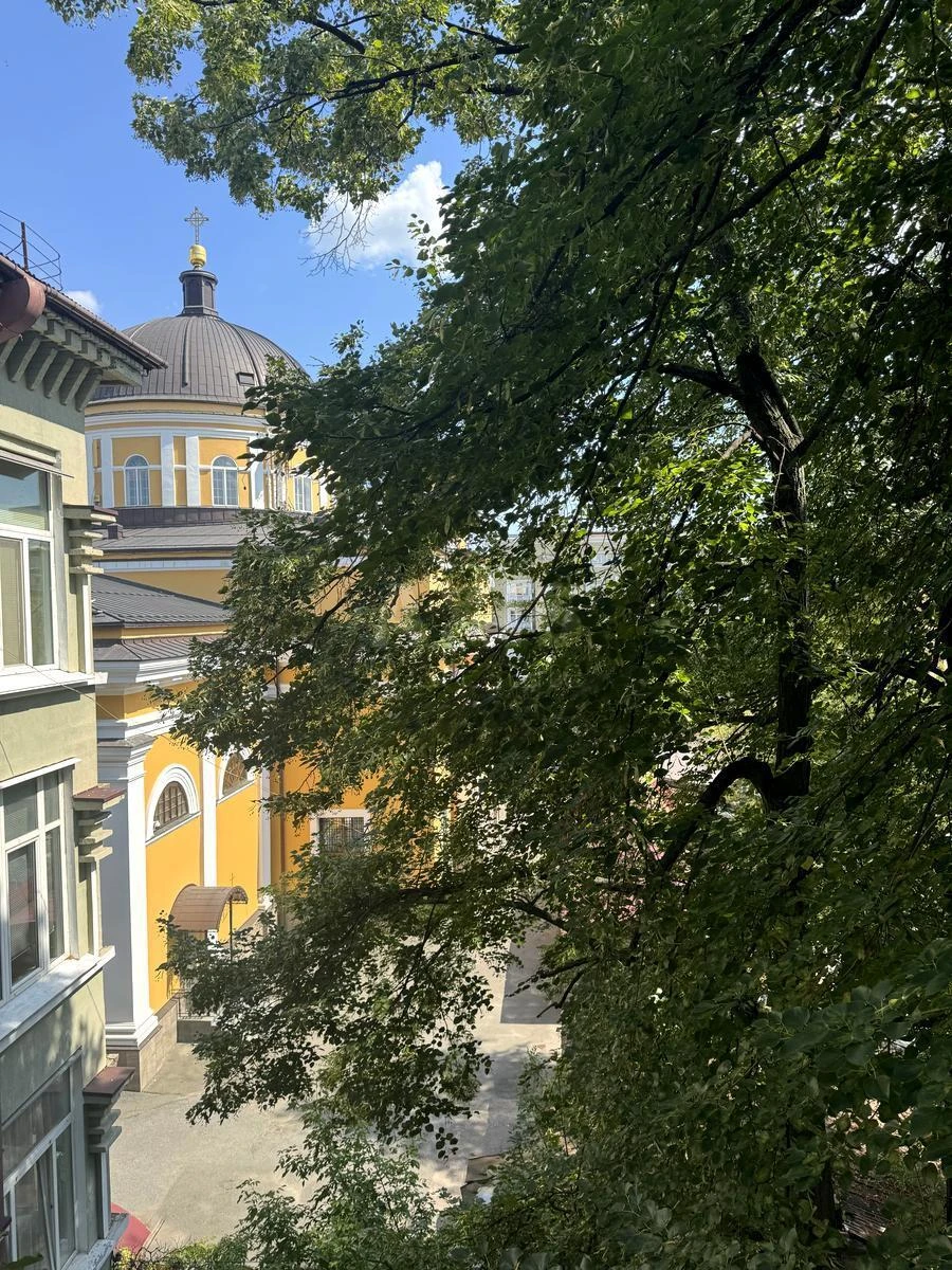 4k apartment vul. Kost'ol'na 15654495