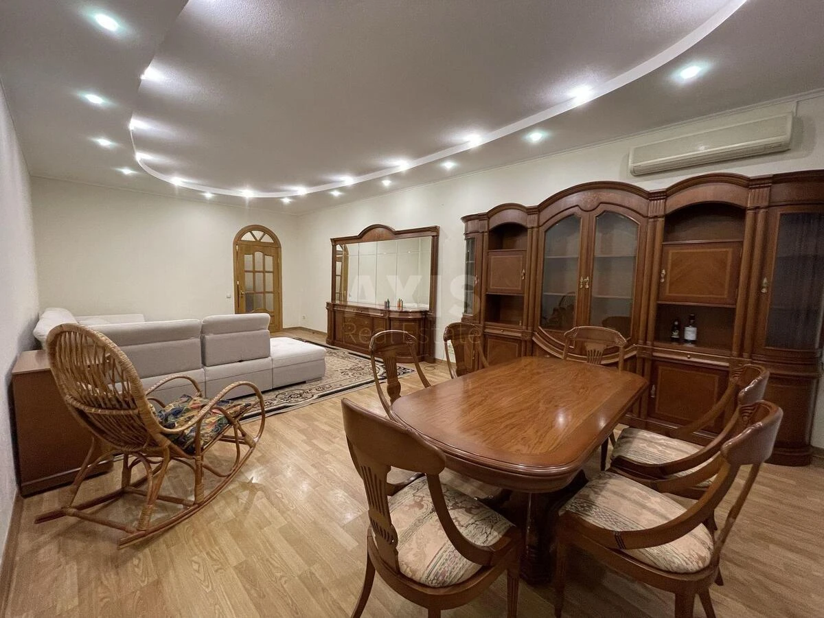 4k apartment vul. Hmel'nyc'kogo Bogdana 416705718