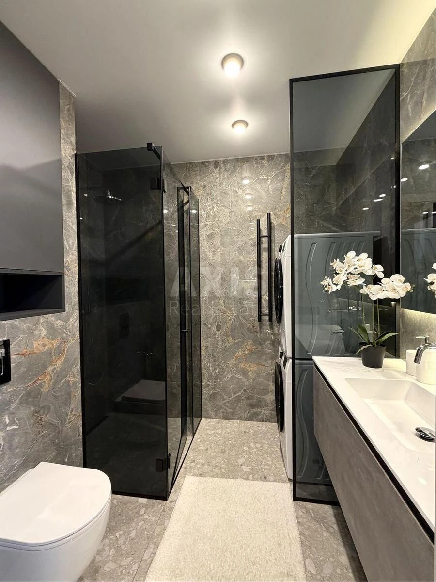 1k apartment nab. Dniprovs'ka 15711025