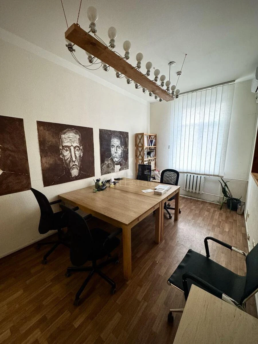 Office vul. Naberezhno-Lugova 12, 180m2634480