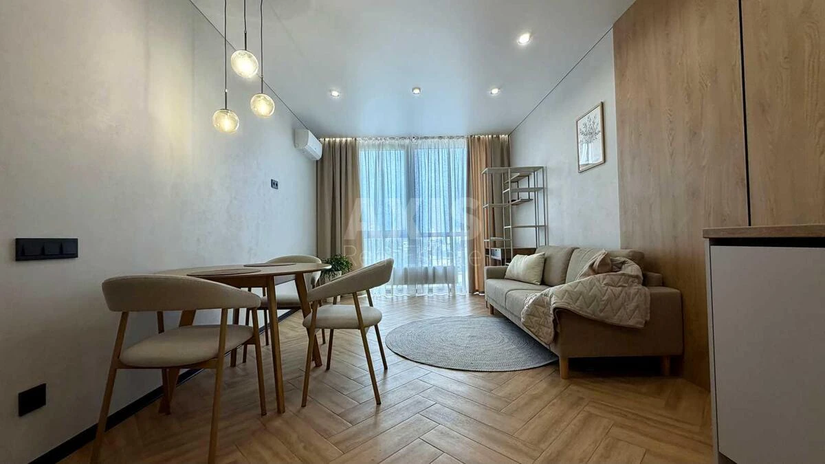 1k apartment nab. Dniprovs'ka 8713516