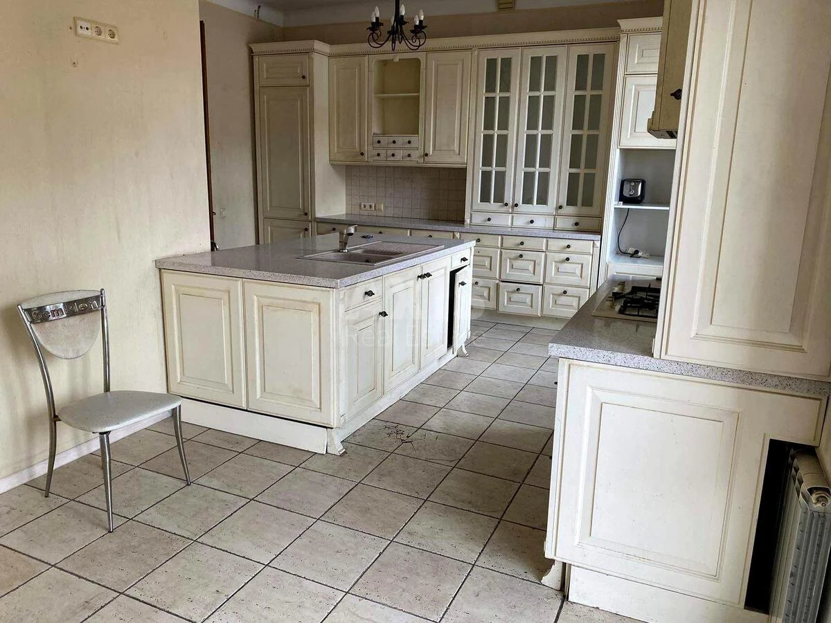 5k apartment vul. Oleksandra Konyskoho 7468102