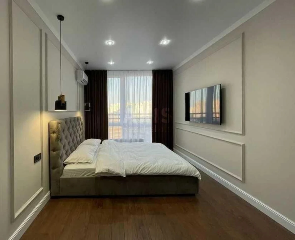 3k apartment nab. Dniprovs'ka 18647054