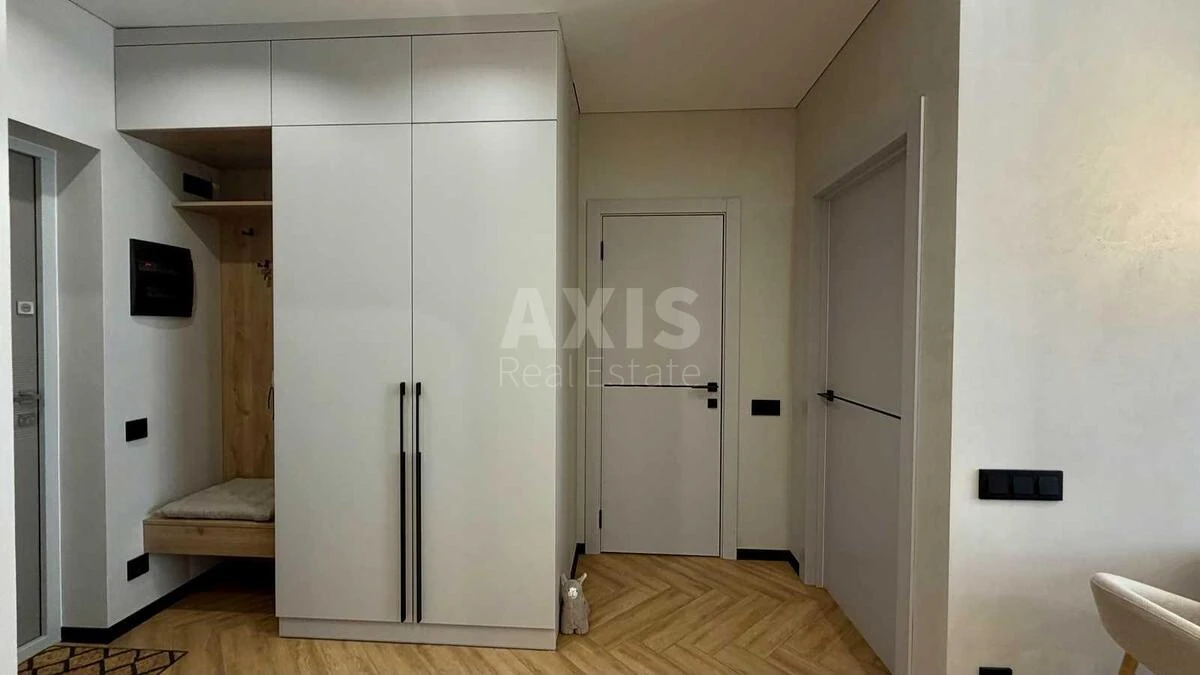 1k apartment nab. Dniprovs'ka 8713517