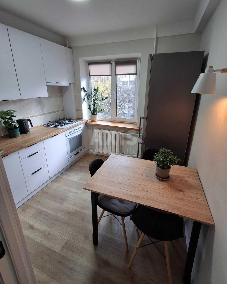 2k apartment vul. Lypkivs'kogo Vasylja Mytropolyta 27/5