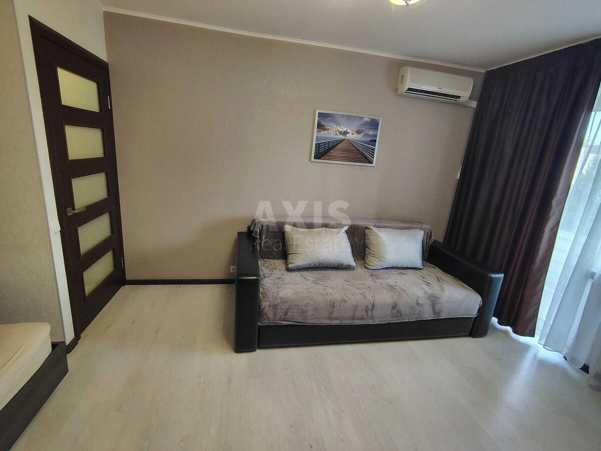 1k apartment uzv. Klovs'kyj 20671602