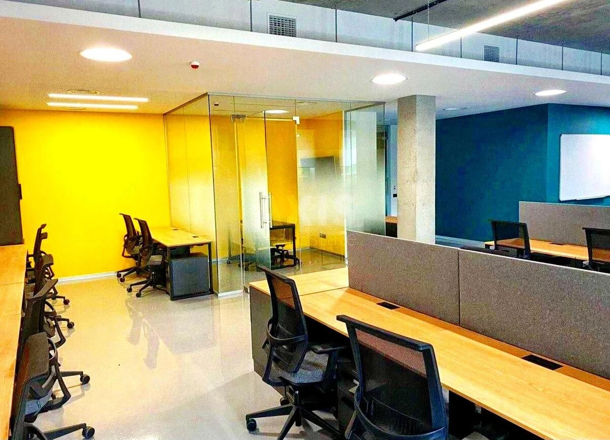 Office vul. Nyzhn'okljuchova 14, 467m270496