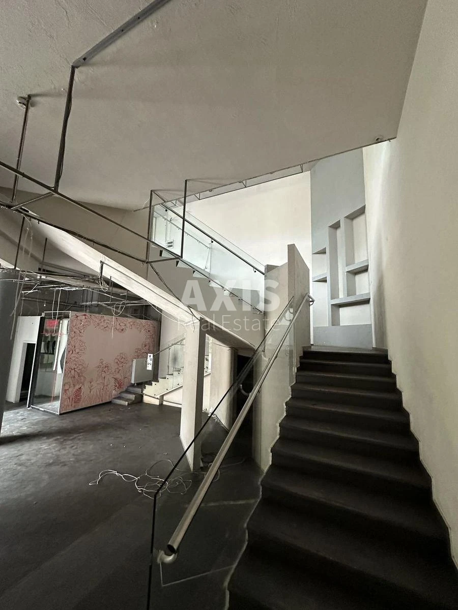 Service object vul. Zhyljans'ka 59, 202m2341801