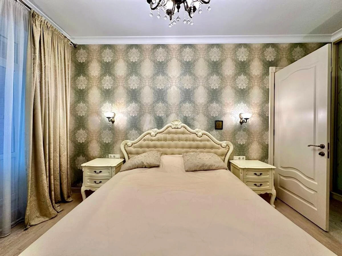 4k apartment vul. Sribnokil's'ka 14А666424