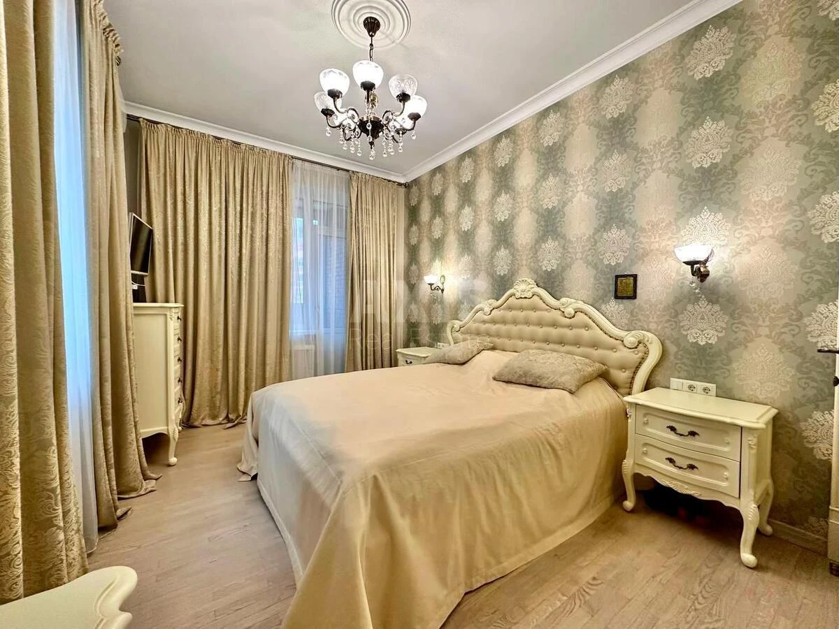 4k apartment vul. Sribnokil's'ka 14А666425