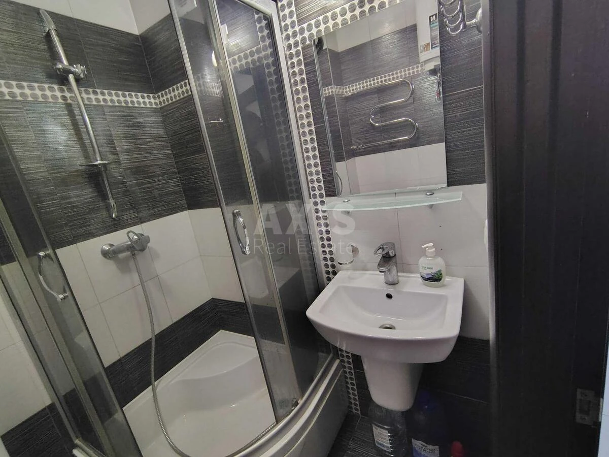 1k apartment uzv. Klovs'kyj 20671606