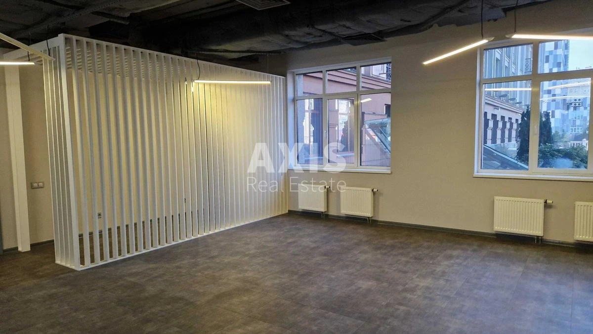 Office prov. Jaroslavs'kyj 1/3, 711m24390211