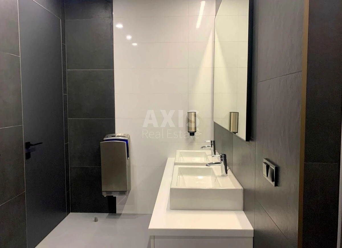 Office vul. Nyzhn'okljuchova 14, 467m2704967