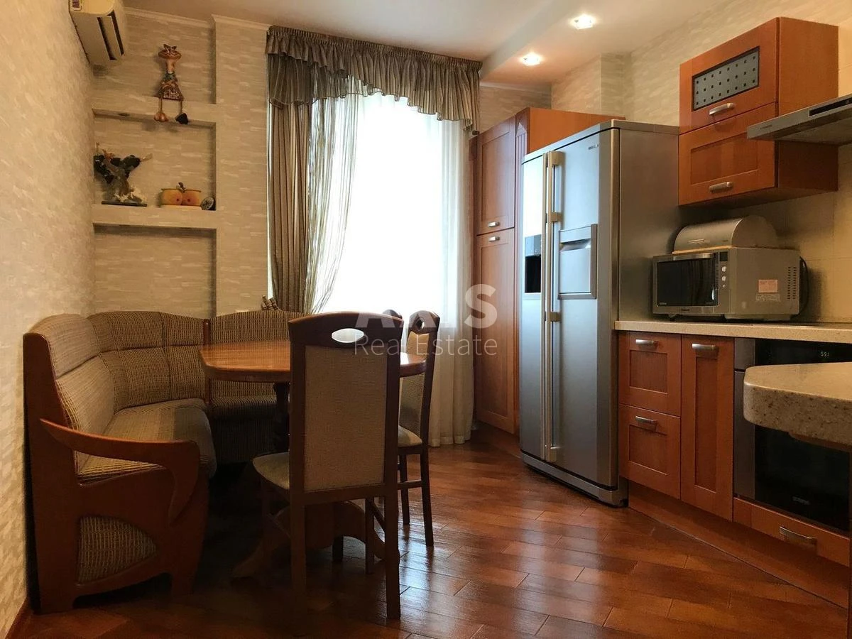 3к квартира ул. Макаровская 8419050