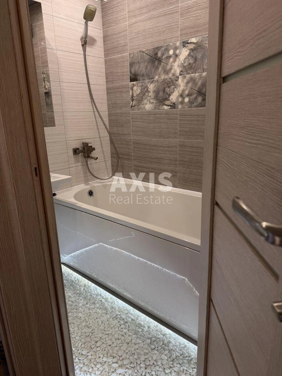 2k apartment pr-t Berestejskij 22672779