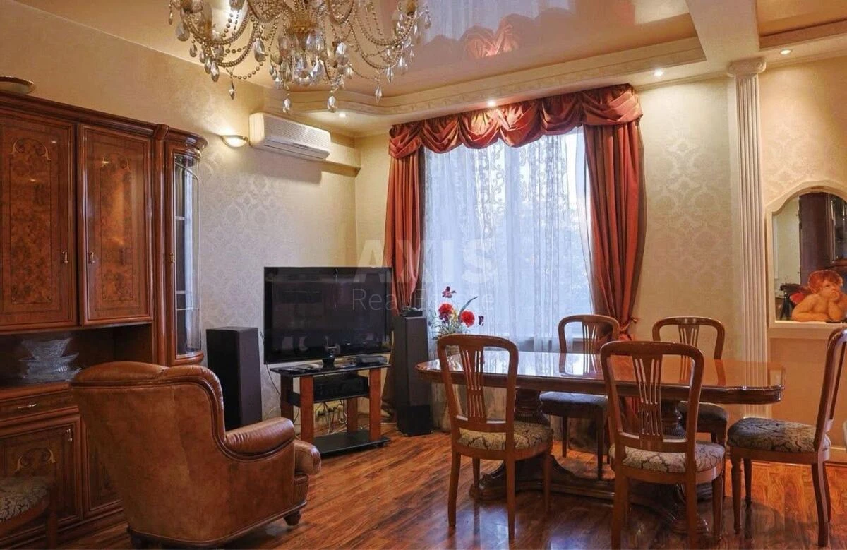 4k apartment uzv. Klovs'kyj 17693361