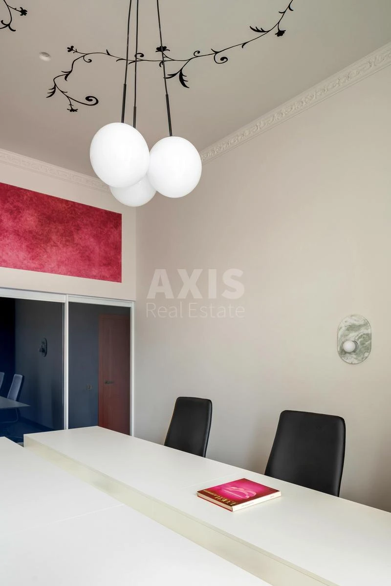 Office vul. Rustaveli Shota 15В, 135m26792920