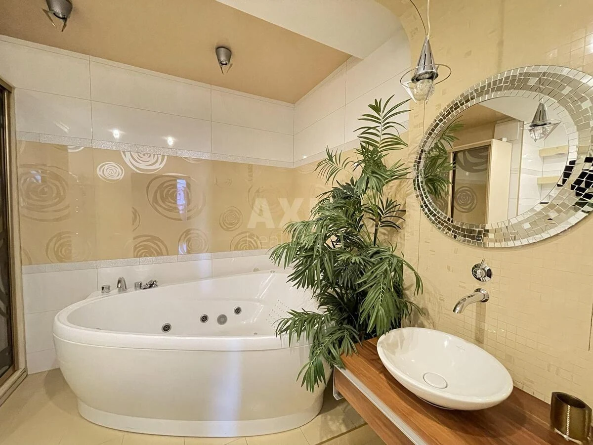 3k apartment vul. Ushakova Mykoly 1А476276