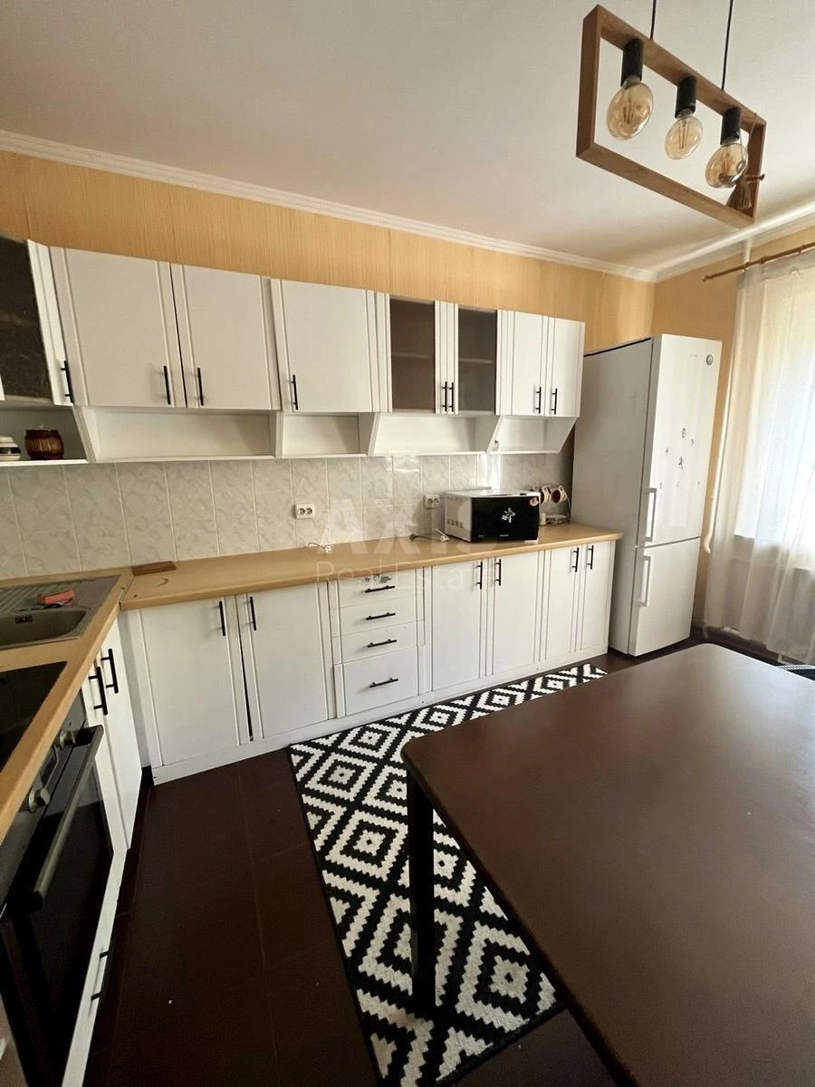 2k apartment vul. Urlivs'ka 9704000