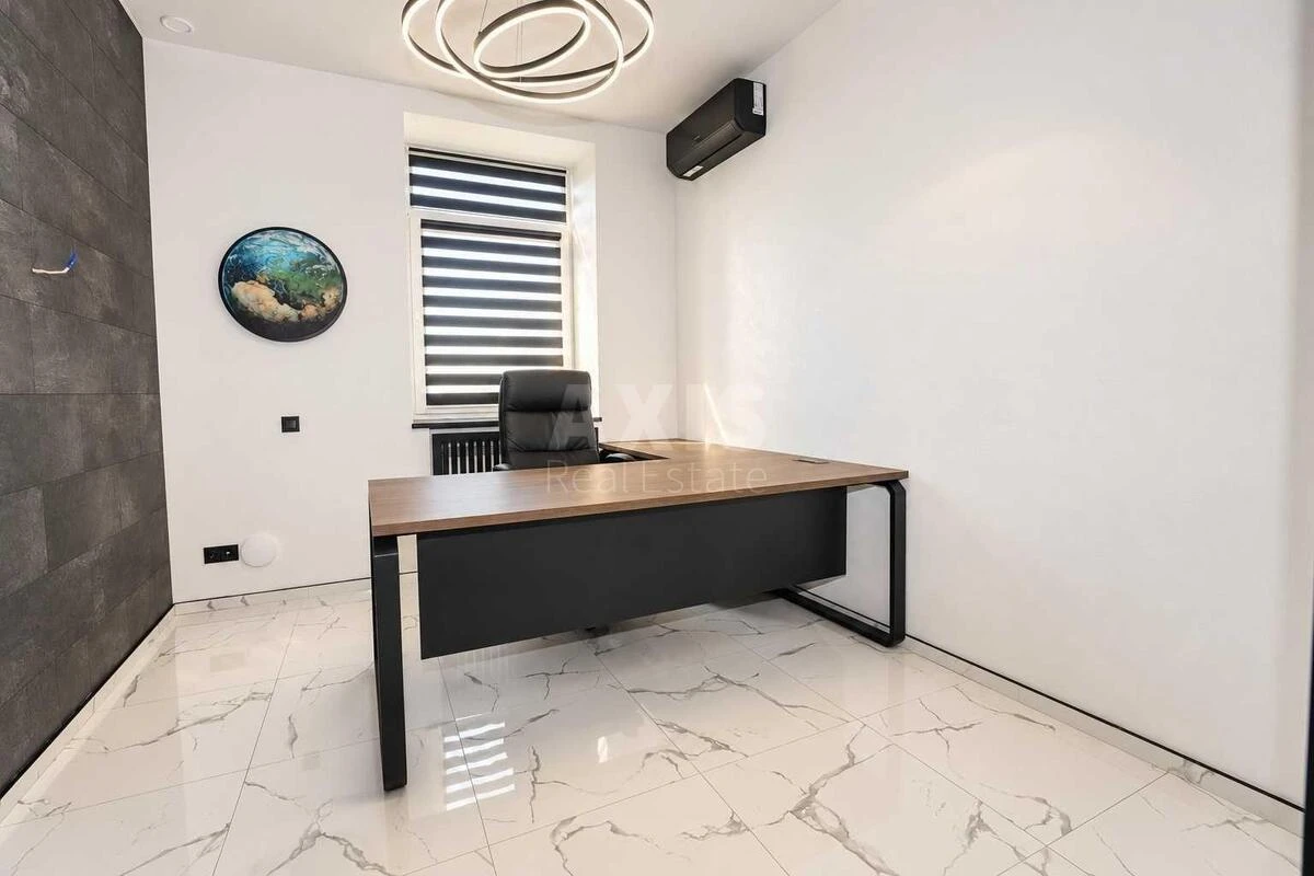 Office vul. Jevgena Konoval'cja 32, 102m27198413