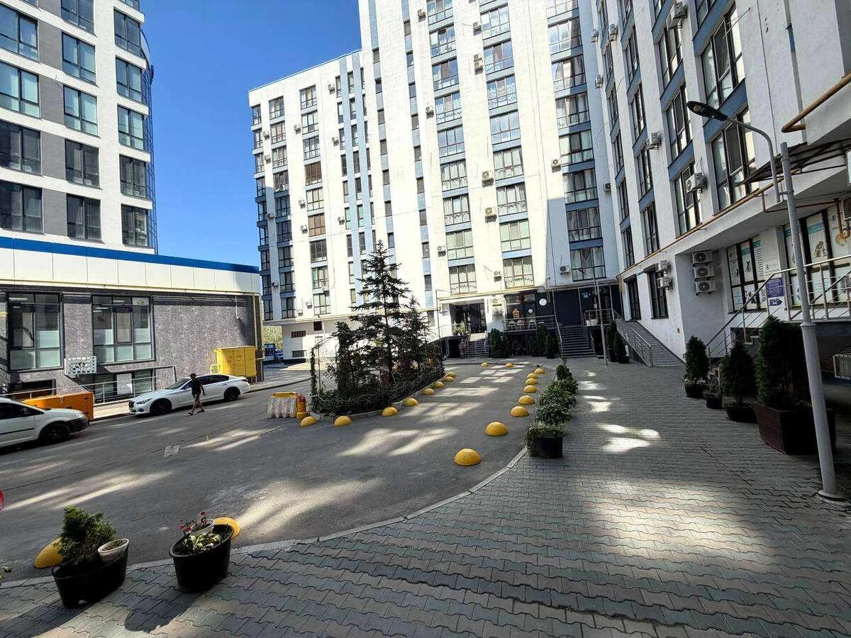 Office vul. Central'na 21А, 84m27127920